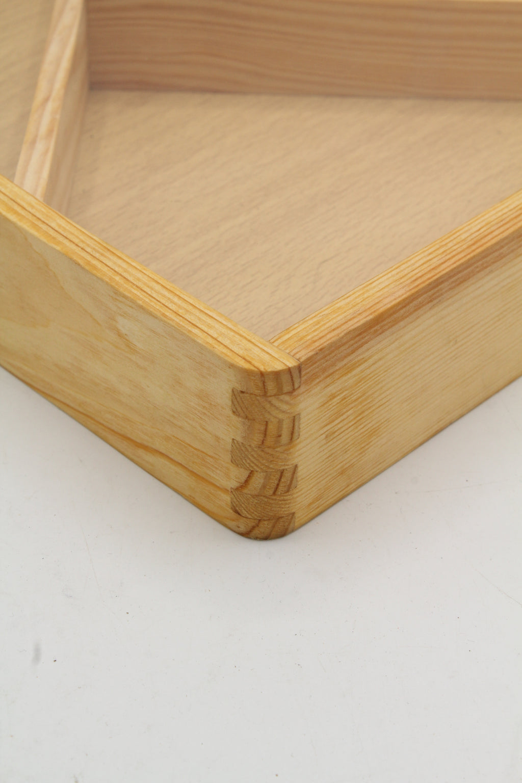 Artisan Pinwheel Divided Wood Server with Lid