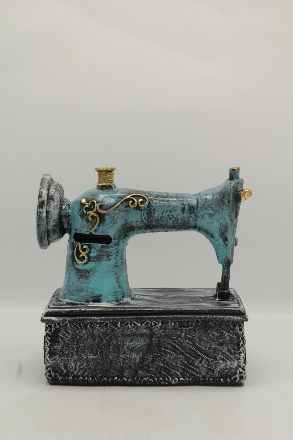 Retro Patina Sewing Machine Decor