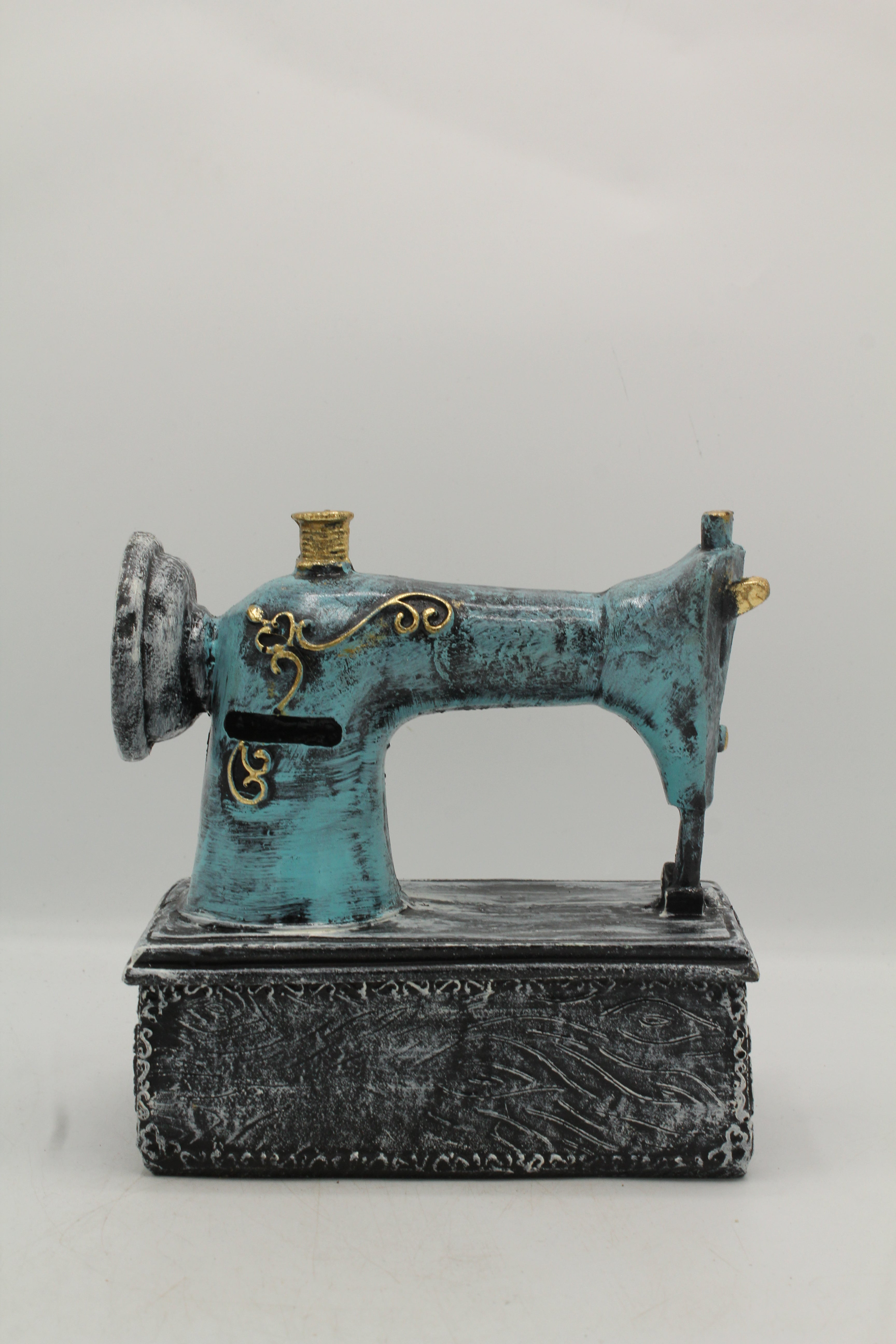 Retro Patina Sewing Machine Decor