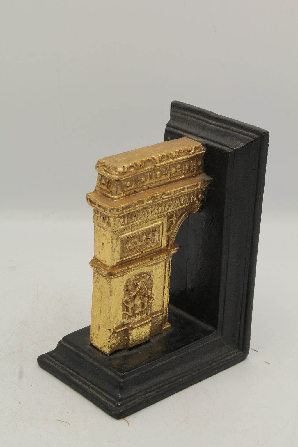 The 'Conqueror's' Shelf Keepe