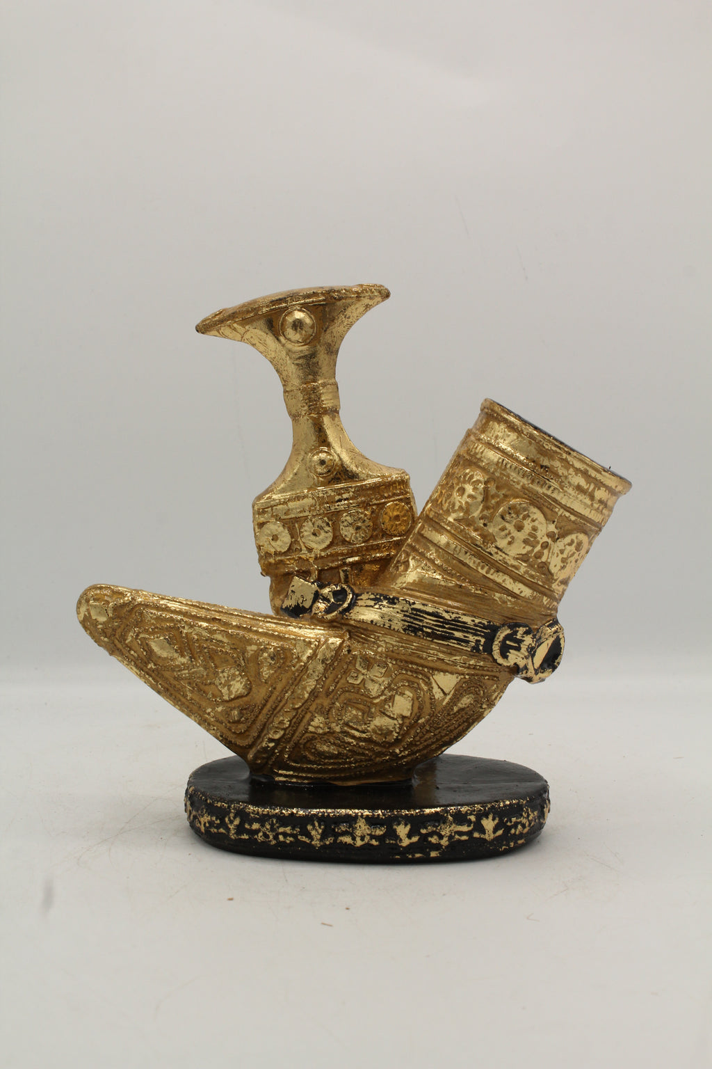 Embossed Arabian Dagger Accent