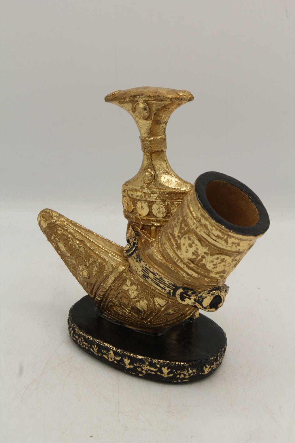 Embossed Arabian Dagger Accent